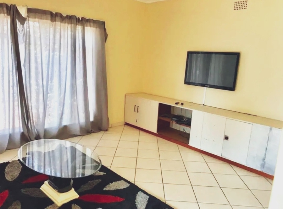 4 Bedroom Property for Sale in Rhodesfield Gauteng