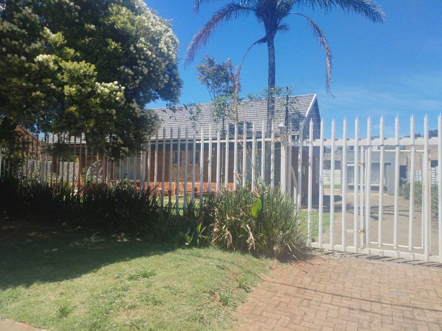 4 Bedroom Property for Sale in Rhodesfield Gauteng
