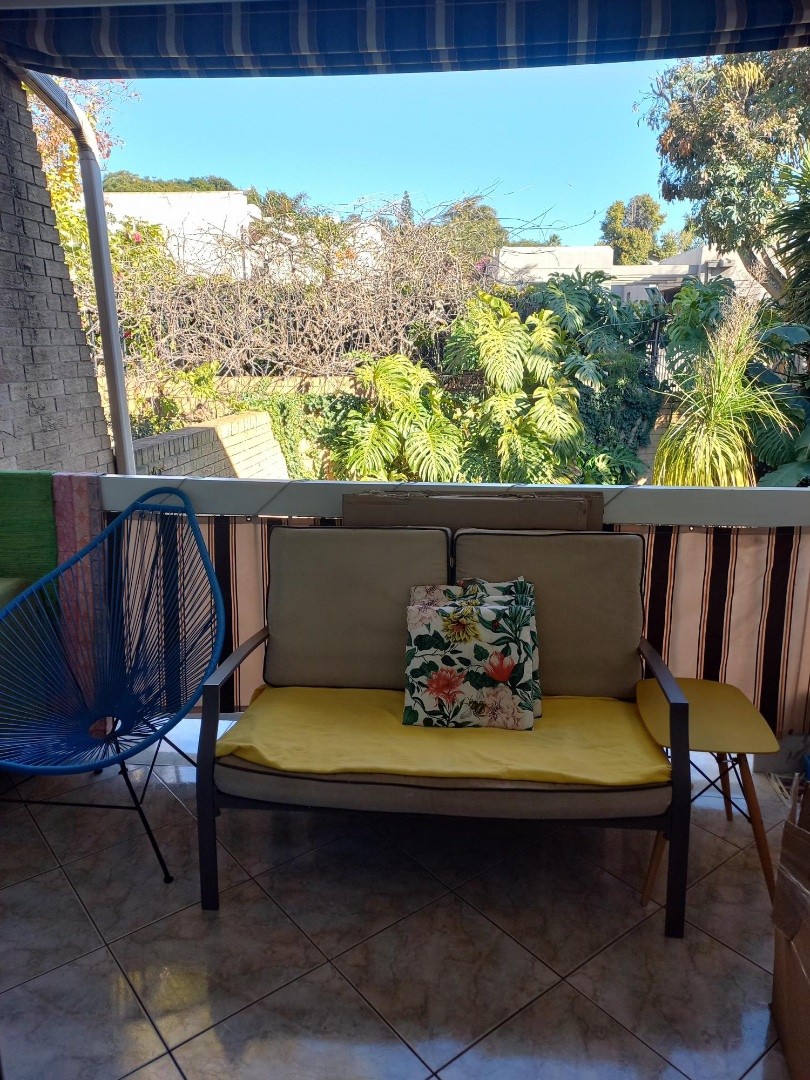 Five R For Sales 2 Bedroom Property for Sale in Illovo R 1 200 000. 26 Oct 2026