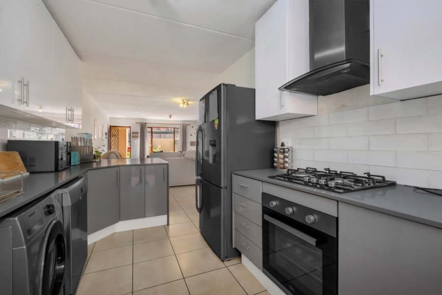 To Let 2 Bedroom Property for Rent in Morningside Gauteng