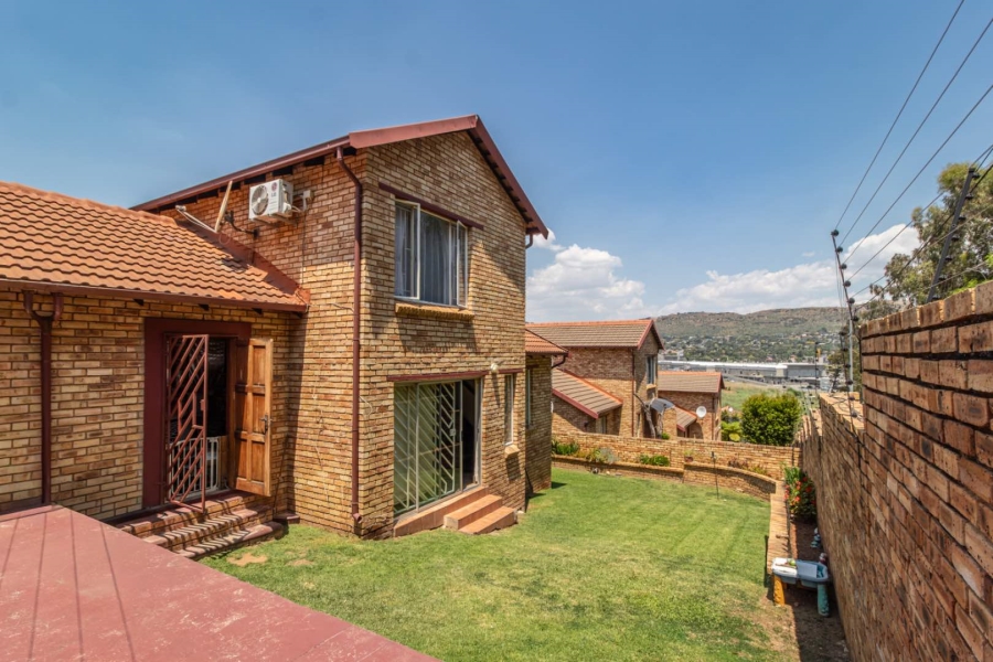 To Let 3 Bedroom Property for Rent in Wilgeheuwel Gauteng