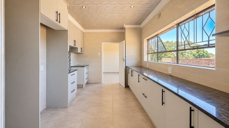 4 Bedroom Property for Sale in Discovery Gauteng