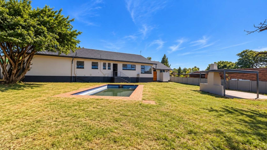 4 Bedroom Property for Sale in Discovery Gauteng
