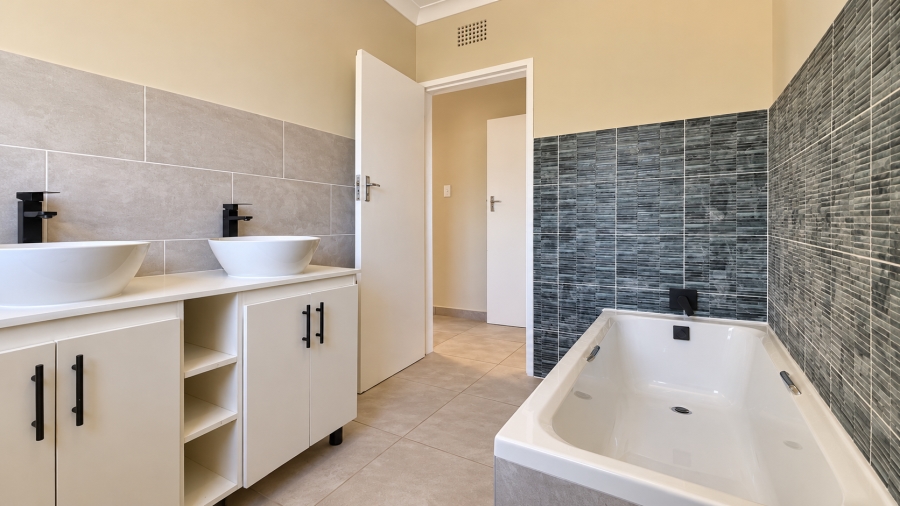 4 Bedroom Property for Sale in Discovery Gauteng