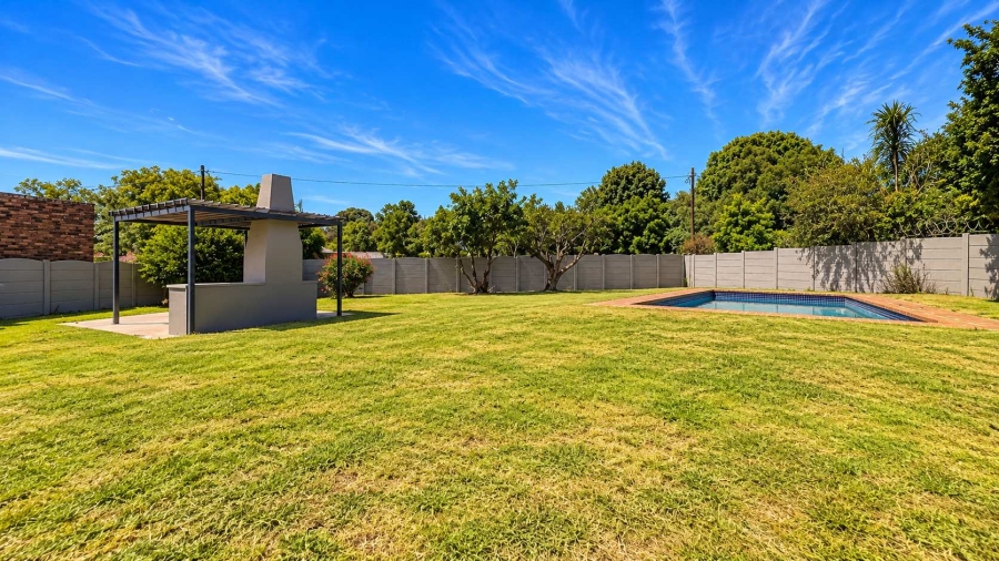 4 Bedroom Property for Sale in Discovery Gauteng
