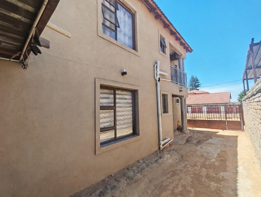 8 Bedroom Property for Sale in Cosmo City Gauteng