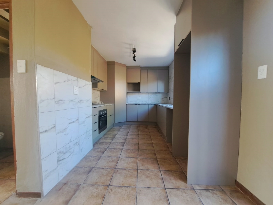 To Let 3 Bedroom Property for Rent in The Hill Gauteng