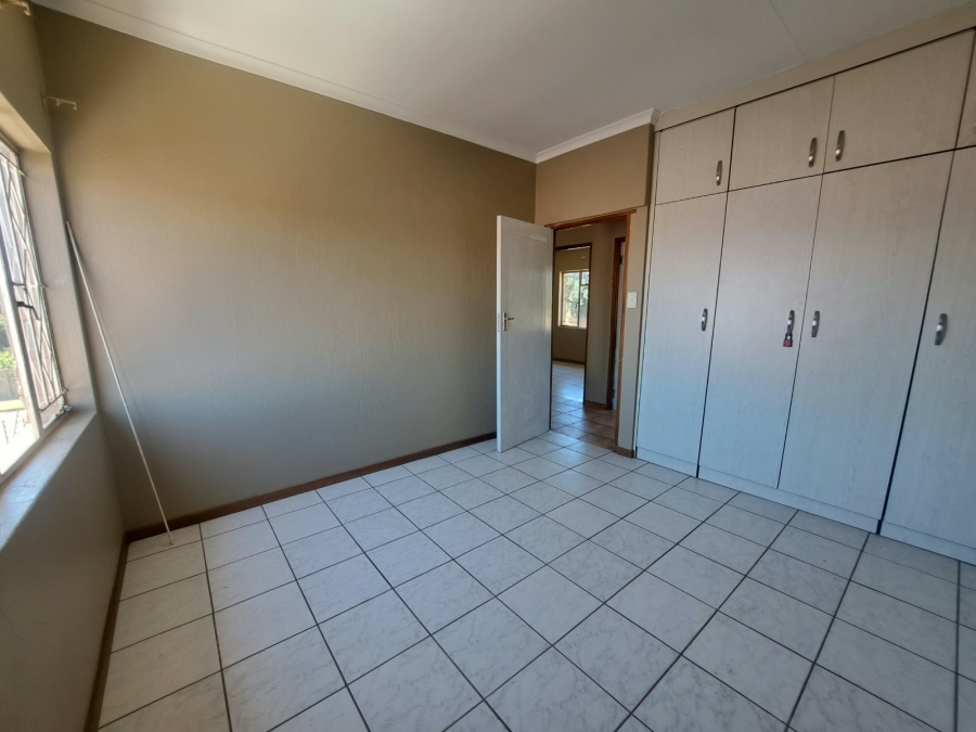 To Let 3 Bedroom Property for Rent in The Hill Gauteng