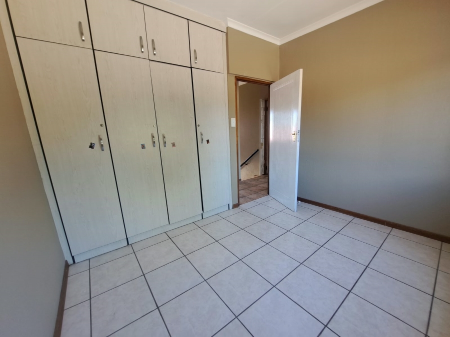 To Let 3 Bedroom Property for Rent in The Hill Gauteng
