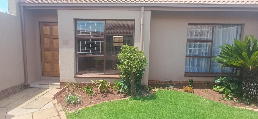 2 Bedroom Property for Sale in Birchleigh North Gauteng