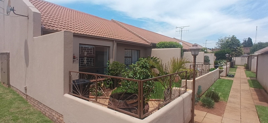 2 Bedroom Property for Sale in Birchleigh North Gauteng