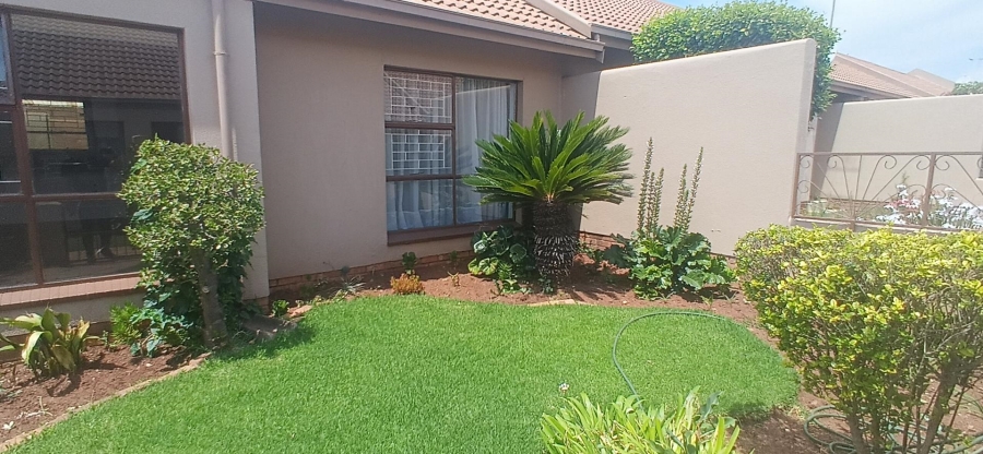 2 Bedroom Property for Sale in Birchleigh North Gauteng
