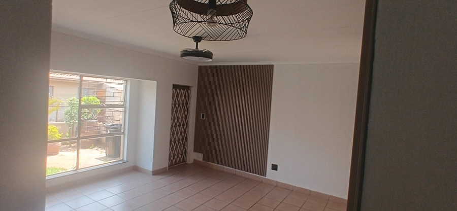 2 Bedroom Property for Sale in Birchleigh North Gauteng