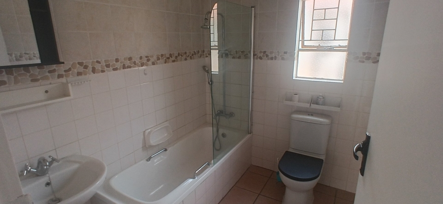 2 Bedroom Property for Sale in Birchleigh North Gauteng