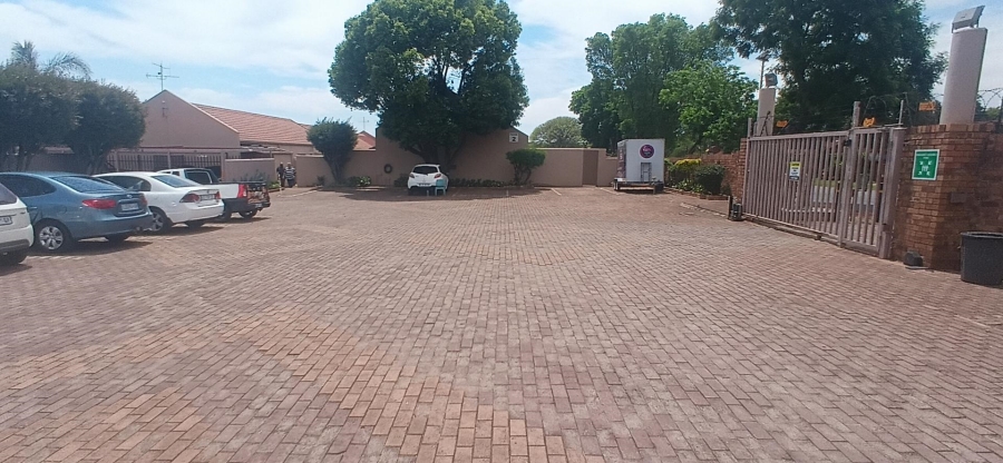 2 Bedroom Property for Sale in Birchleigh North Gauteng