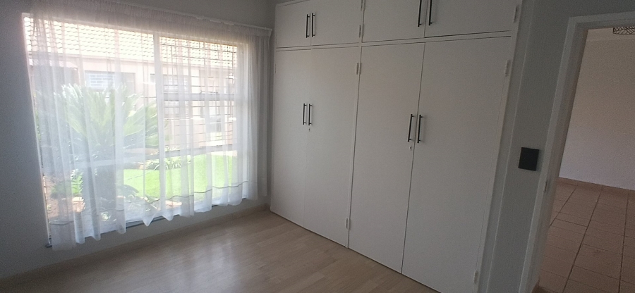 2 Bedroom Property for Sale in Birchleigh North Gauteng