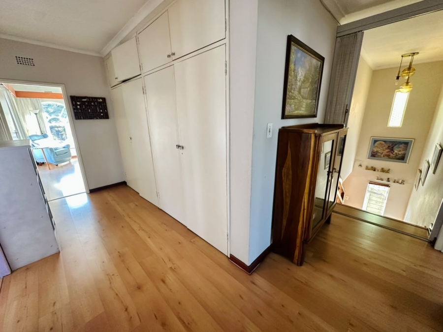6 Bedroom Property for Sale in Brackenhurst Gauteng