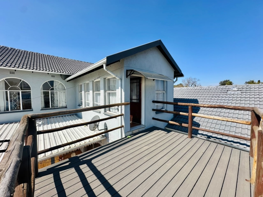 6 Bedroom Property for Sale in Brackenhurst Gauteng
