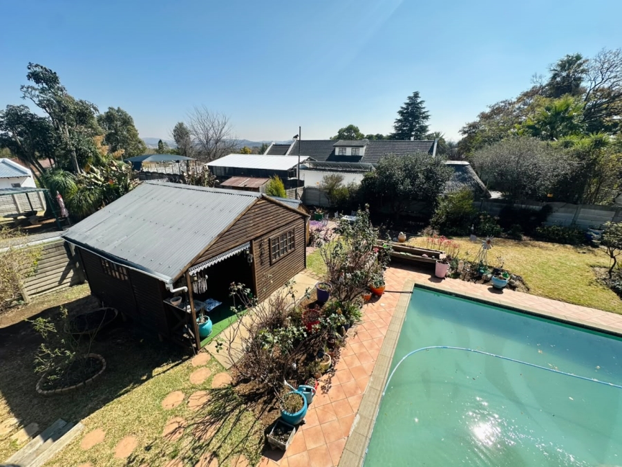 6 Bedroom Property for Sale in Brackenhurst Gauteng