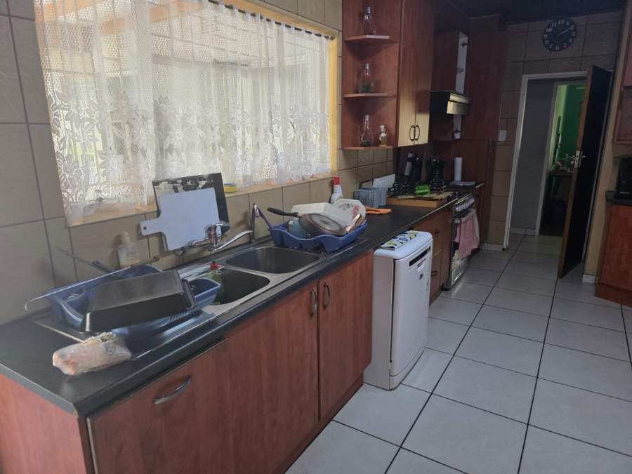 4 Bedroom Property for Sale in Brackenhurst Gauteng