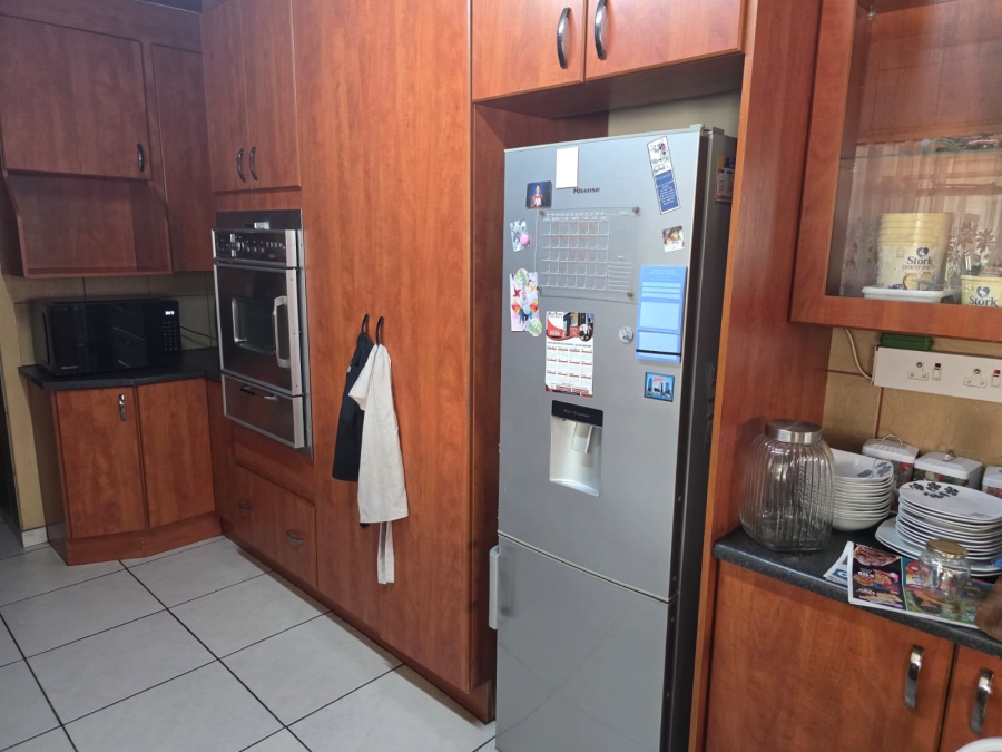 4 Bedroom Property for Sale in Brackenhurst Gauteng