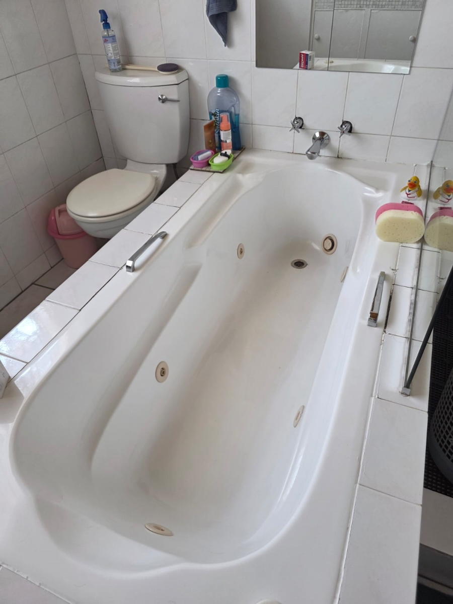 4 Bedroom Property for Sale in Brackenhurst Gauteng