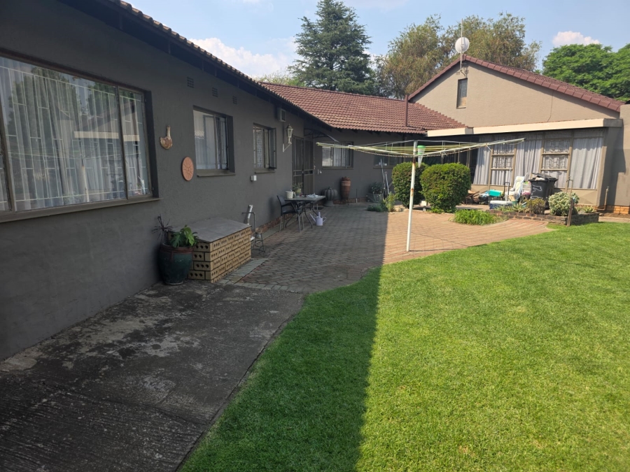 4 Bedroom Property for Sale in Brackenhurst Gauteng