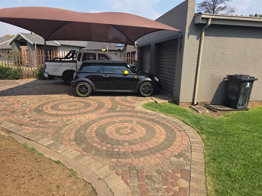 4 Bedroom Property for Sale in Brackenhurst Gauteng