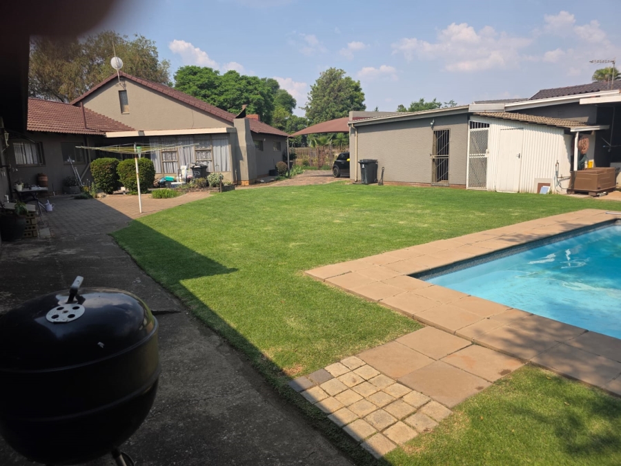 4 Bedroom Property for Sale in Brackenhurst Gauteng