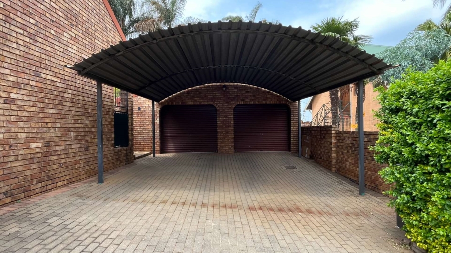 3 Bedroom Property for Sale in Erasmuskloof Gauteng
