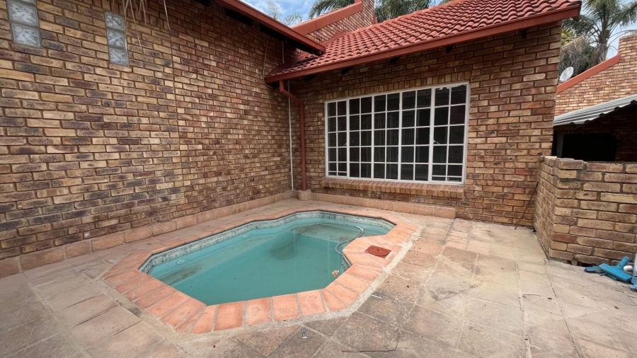3 Bedroom Property for Sale in Erasmuskloof Gauteng