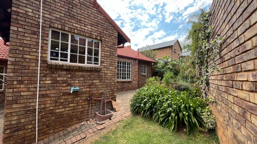 3 Bedroom Property for Sale in Erasmuskloof Gauteng