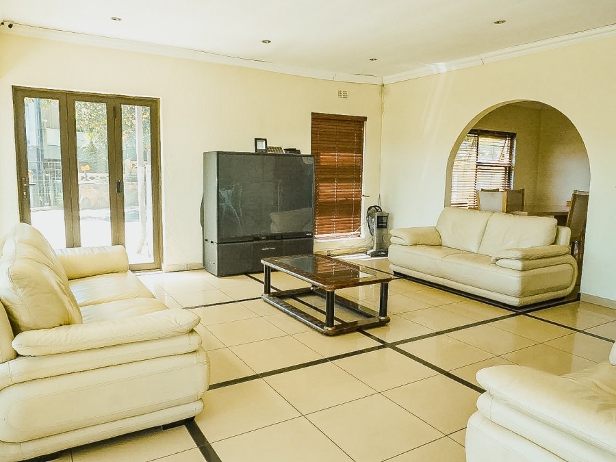 6 Bedroom Property for Sale in Glenvista Gauteng