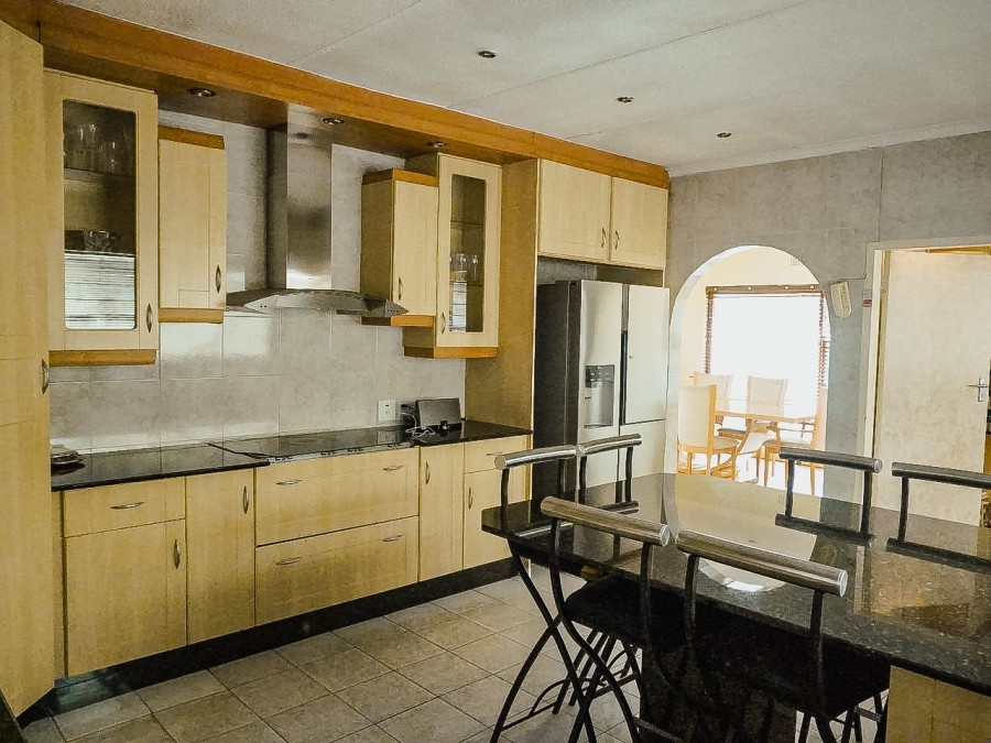 6 Bedroom Property for Sale in Glenvista Gauteng