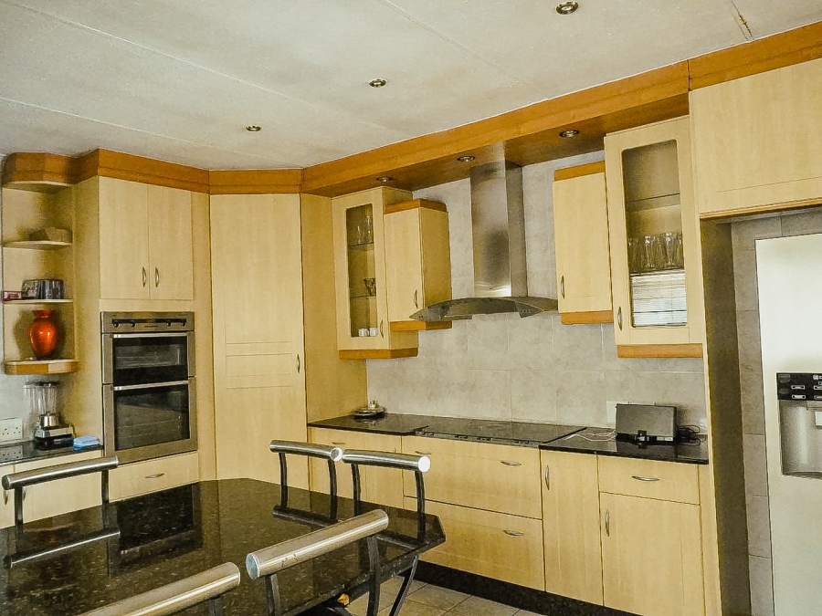 6 Bedroom Property for Sale in Glenvista Gauteng