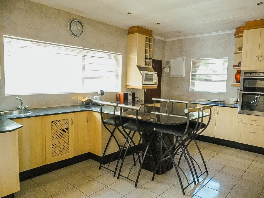 6 Bedroom Property for Sale in Glenvista Gauteng