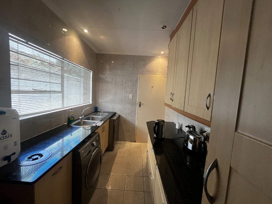 6 Bedroom Property for Sale in Glenvista Gauteng