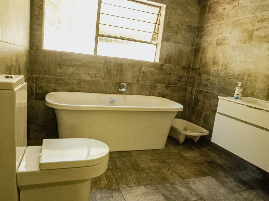 6 Bedroom Property for Sale in Glenvista Gauteng