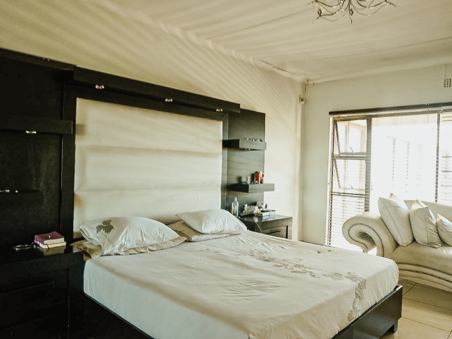 6 Bedroom Property for Sale in Glenvista Gauteng