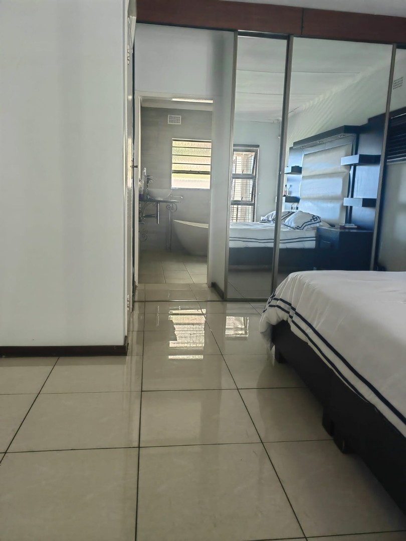 6 Bedroom Property for Sale in Glenvista Gauteng