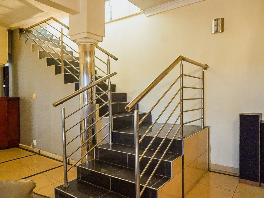 6 Bedroom Property for Sale in Glenvista Gauteng