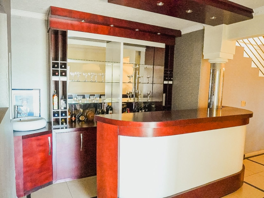 6 Bedroom Property for Sale in Glenvista Gauteng