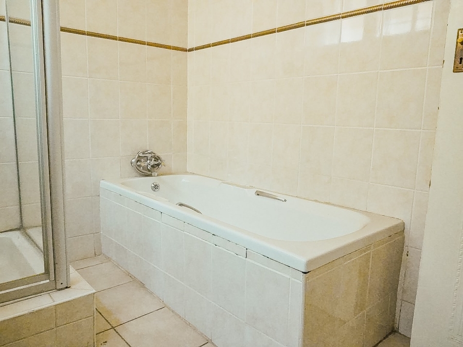 6 Bedroom Property for Sale in Glenvista Gauteng