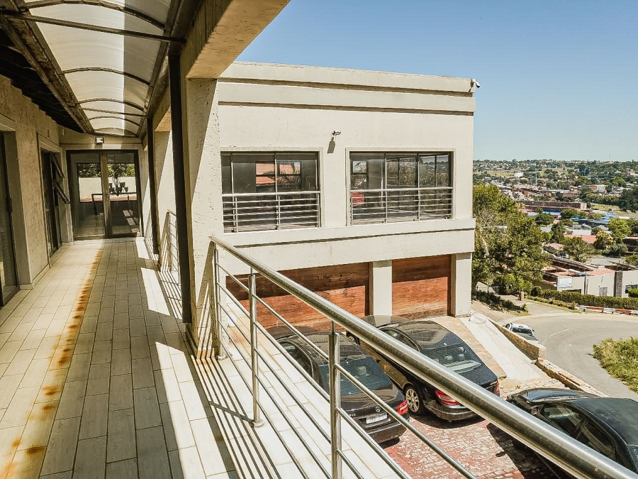 6 Bedroom Property for Sale in Glenvista Gauteng