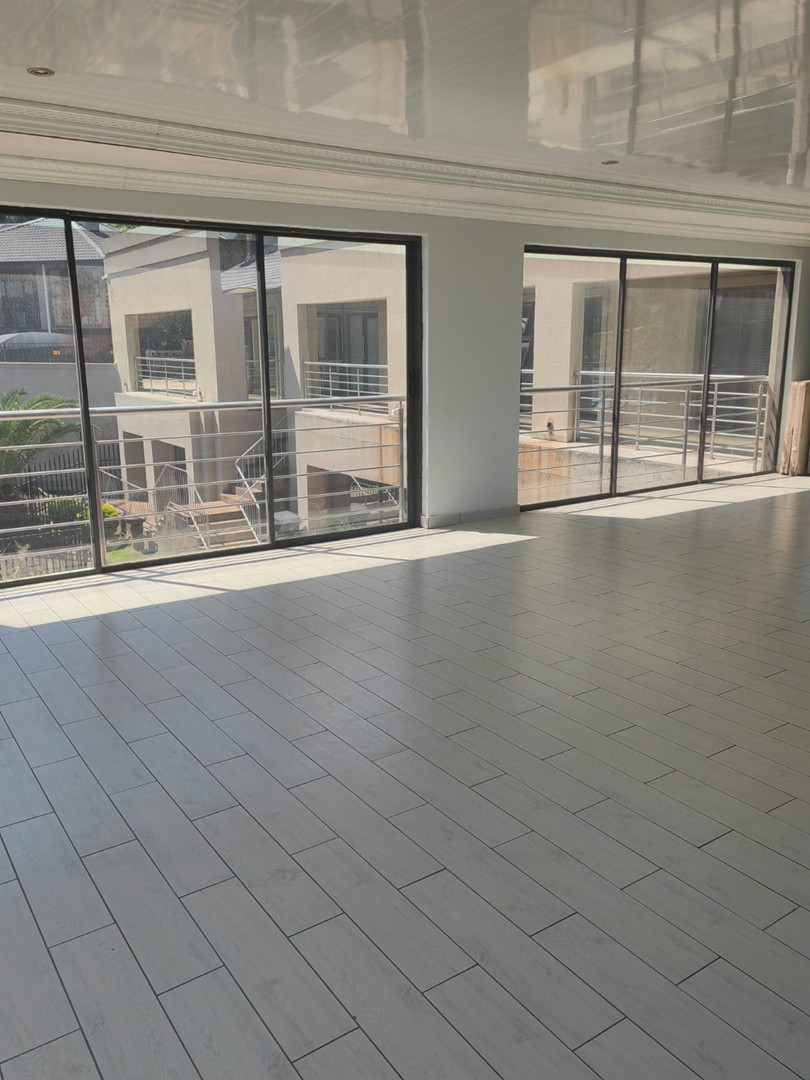 6 Bedroom Property for Sale in Glenvista Gauteng
