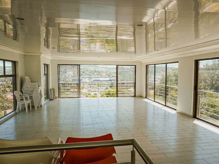6 Bedroom Property for Sale in Glenvista Gauteng