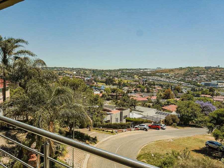 6 Bedroom Property for Sale in Glenvista Gauteng