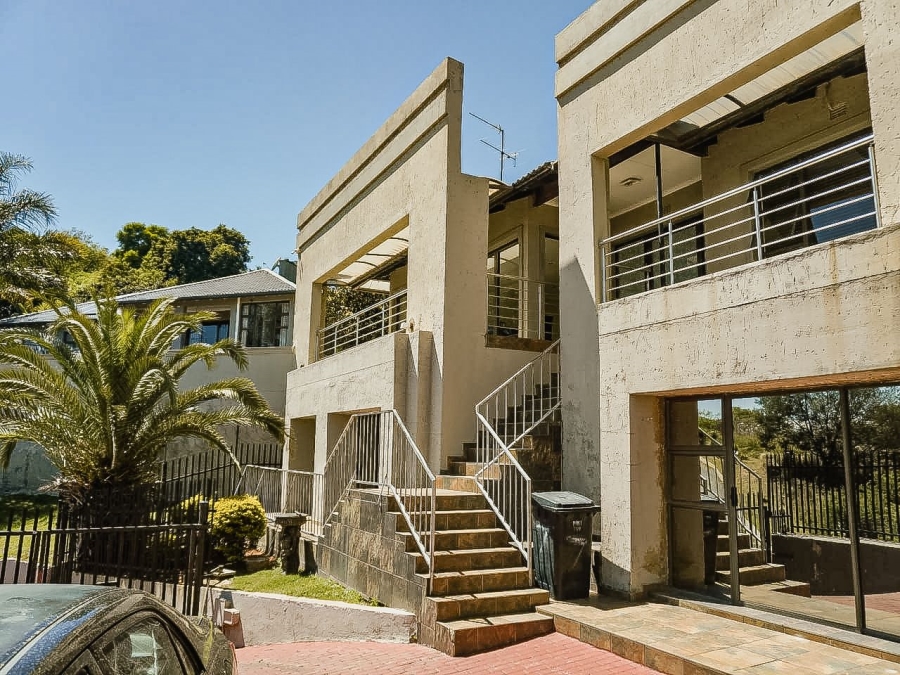 6 Bedroom Property for Sale in Glenvista Gauteng