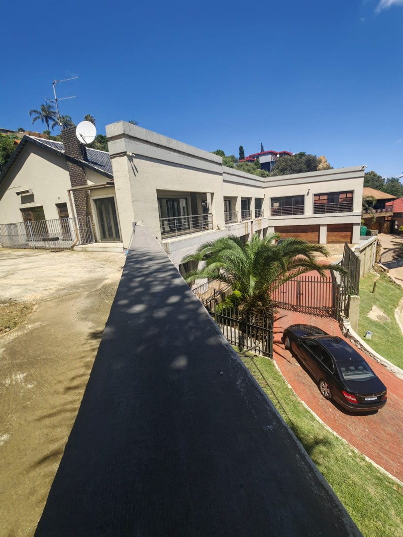 6 Bedroom Property for Sale in Glenvista Gauteng