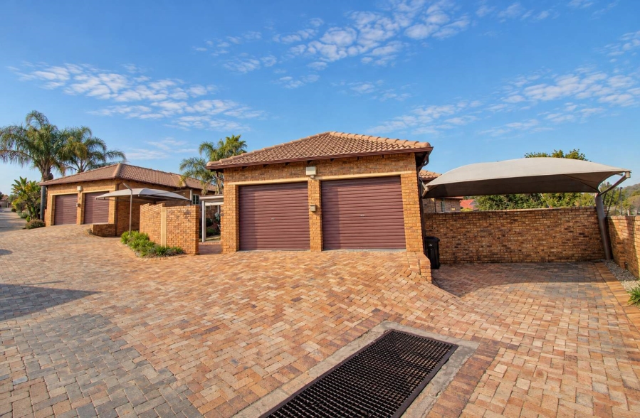 2 Bedroom Property for Sale in Wilgeheuwel Gauteng